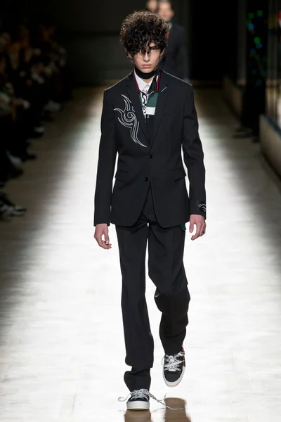 Look 11